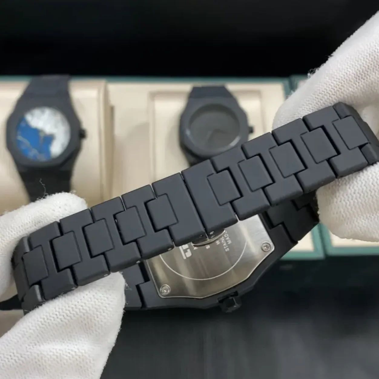 Black Arabic Aura Watch